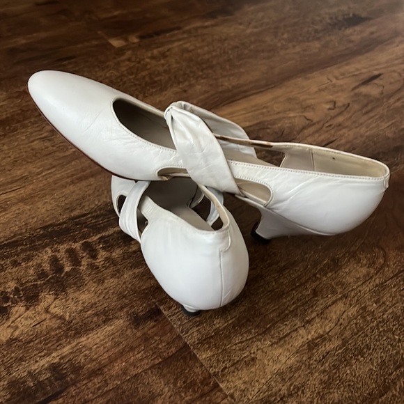 Sassy Vintage Palizzio Ivory Heel Pump - Picture 10 of 10